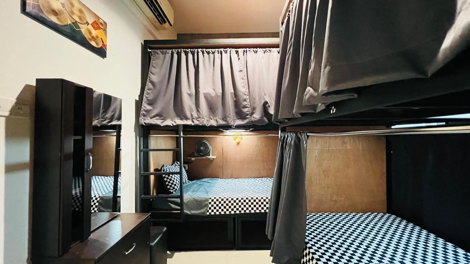 The City Nest Hostel Regalia Kuala Lumpur 0*,  Malásia