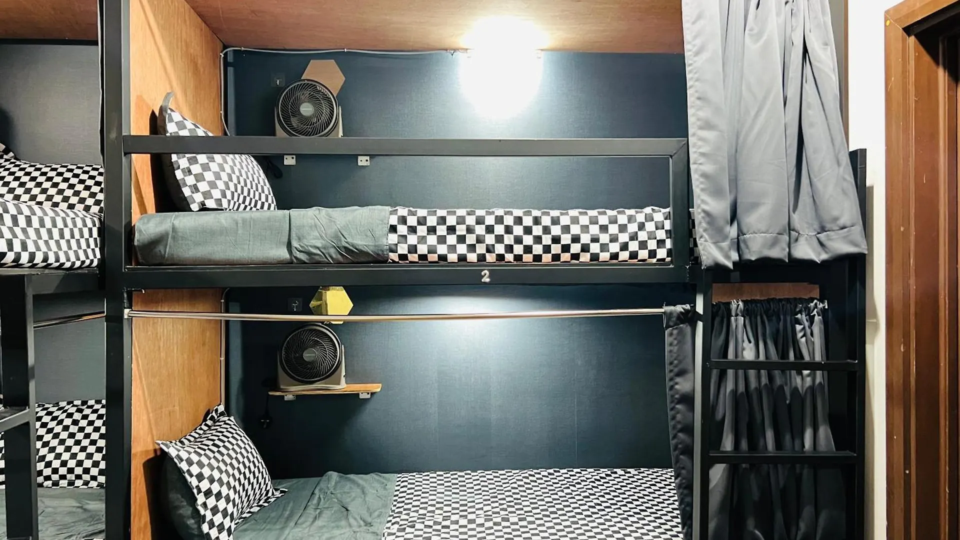 Apartamento The City Nest Hostel Regalia Kuala Lumpur Malásia