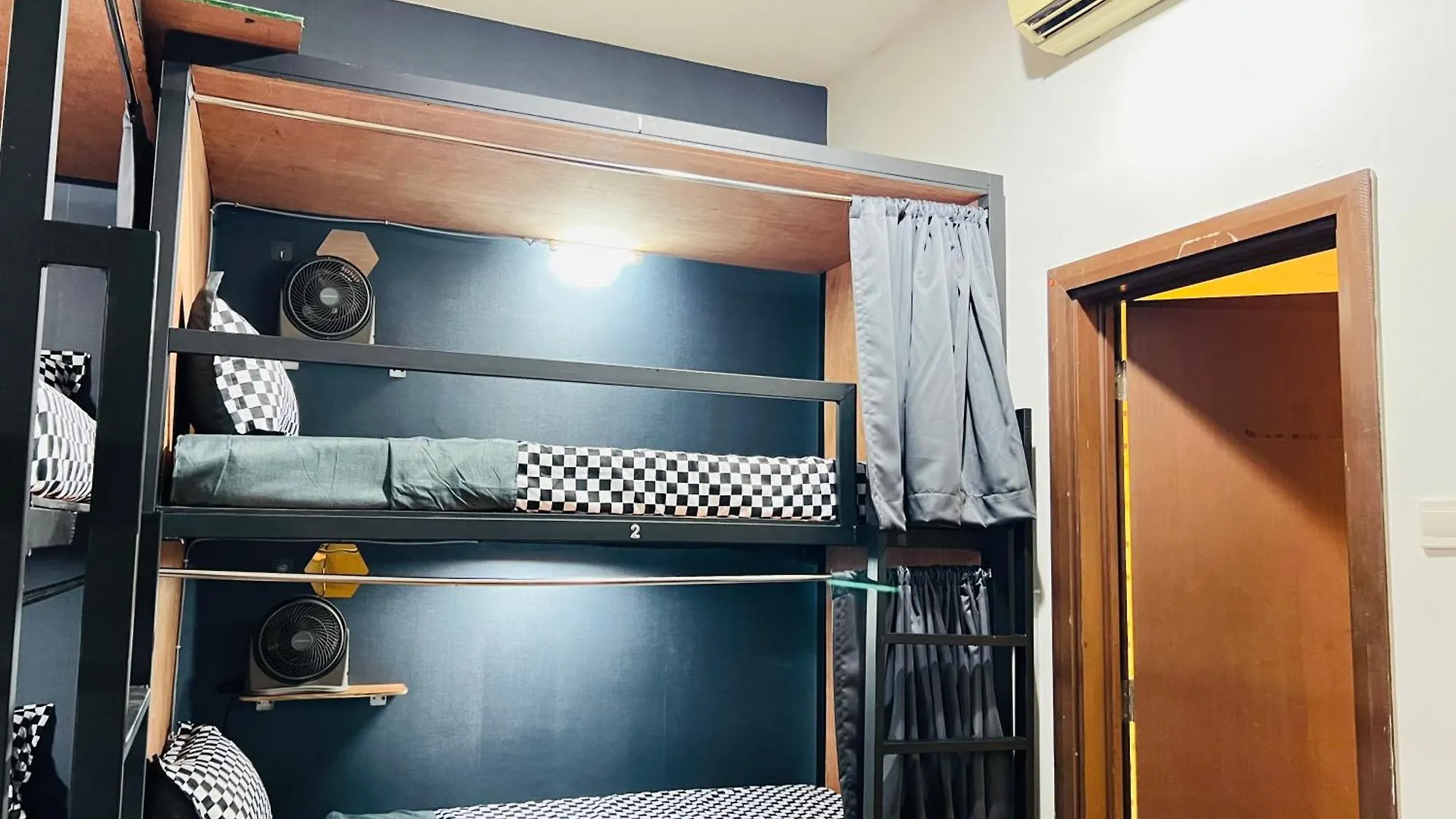 The City Nest Hostel Regalia Kuala Lumpur Apartamento